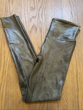 SPANX Faux Leather Green Crocodile Leggings Size Medium
